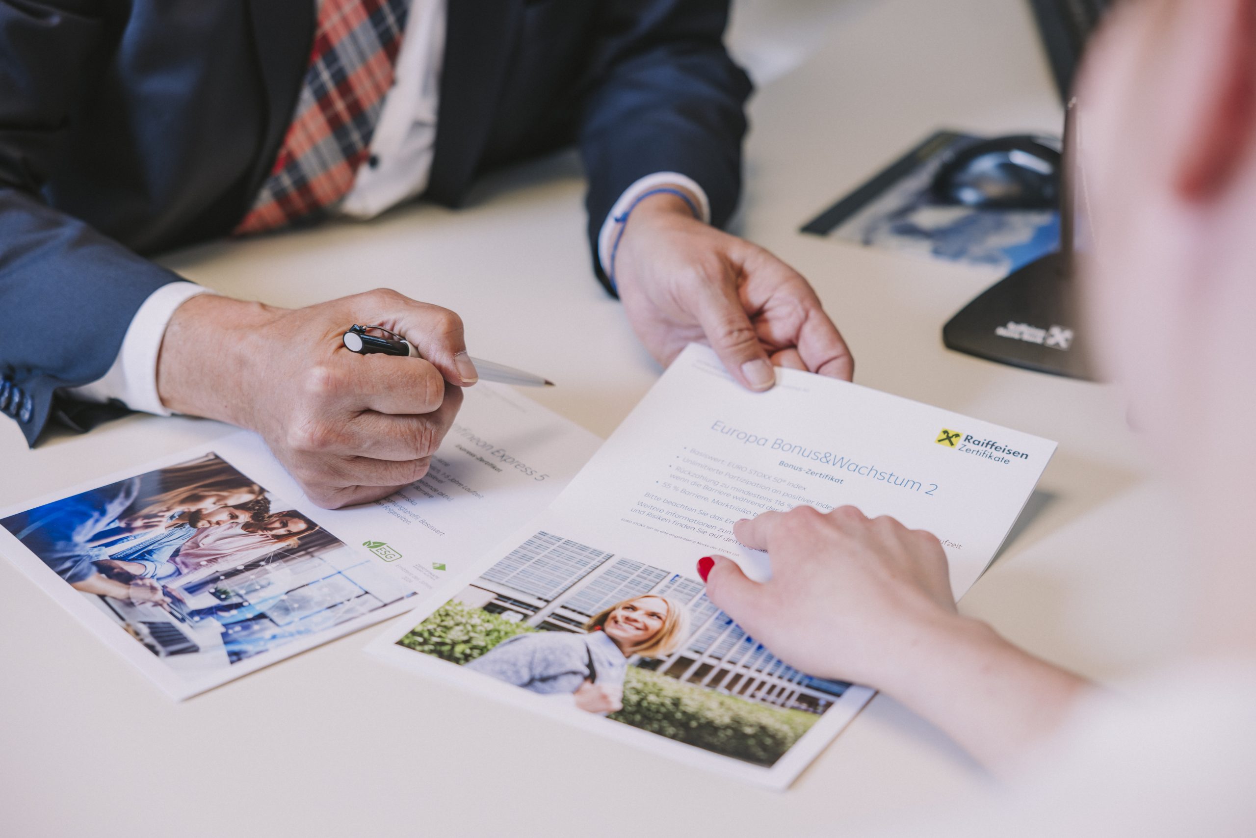 Flyer der auf dem Tisch der RHT liegt